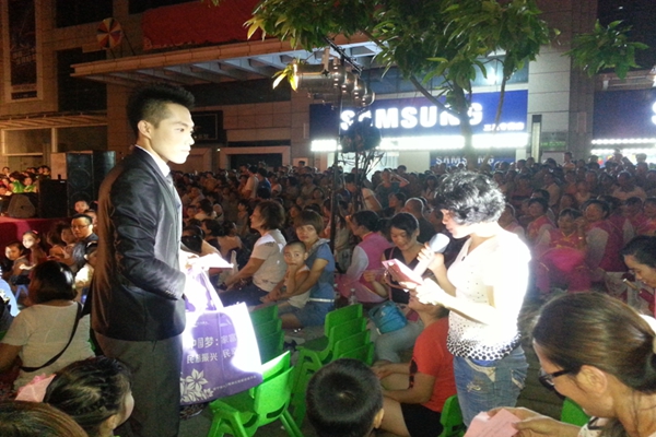 医院与驻点社区共同举办“庆七一、迎世锦”庆祝中国共产党 建党九十三周年文艺晚会