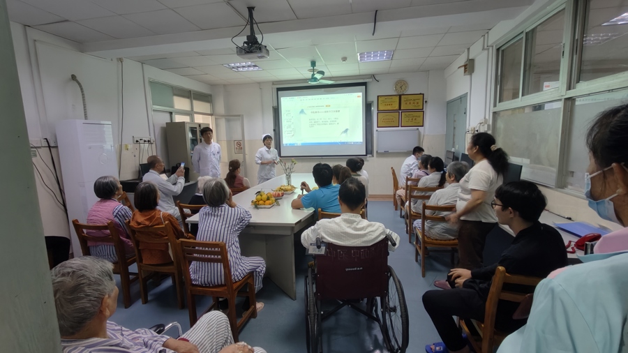 中医科、中西医结合科联合开展“重阳”主题活动