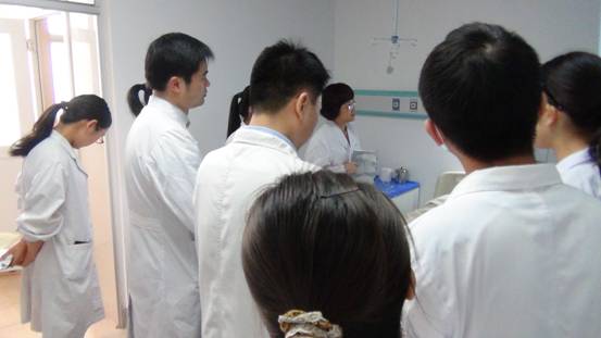 “转换角色、切身体验”实践活动