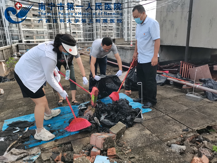 聚焦卫生整治，守护居民健康—— 南宁市第一人民医院联合社区开展爱国卫生运动统一行动