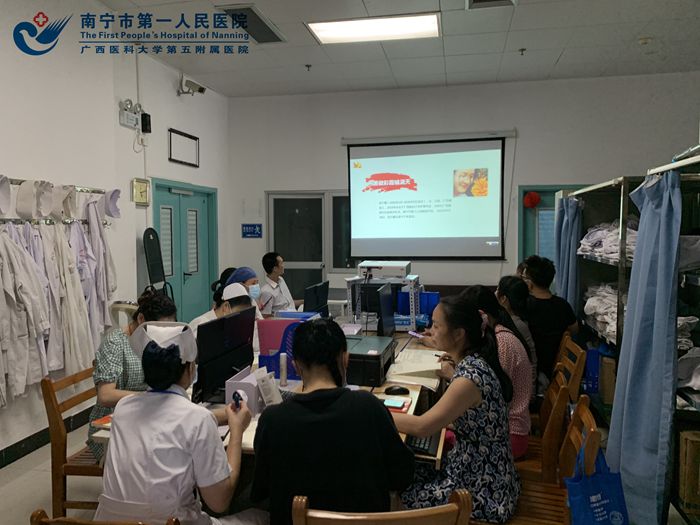 不忘初心践使命 学习楷模勇担当----门急诊党支部开展深入学习梁小霞同志先进事迹的专题讨论