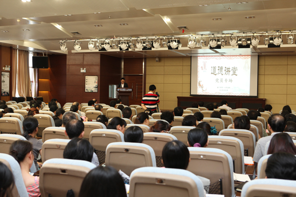 南宁市第一人民医院举行“道德讲堂”党员专场活动