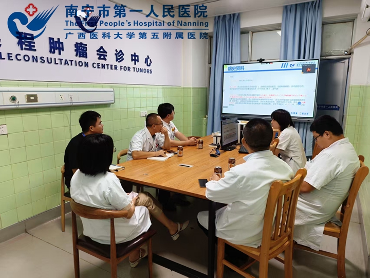 精准诊疗 携手共赢 我院肿瘤科成功开展疑难肺癌MDT讨论，携手中国医科大学专家为患者明确诊疗方向