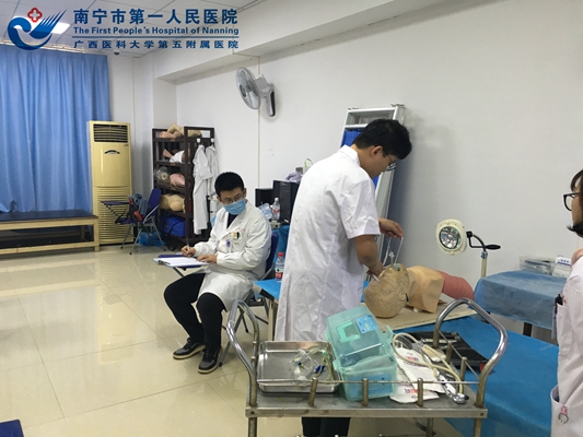 我院完成2018年实习中期临床技能操作考试工作