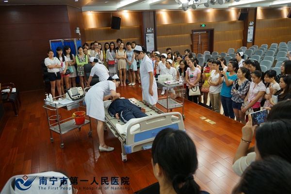 护理部组织弹性人力资源库人员培训