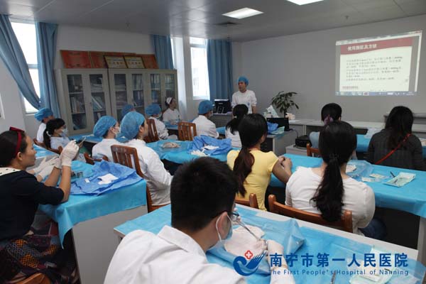 产科组织开展专科技能大比拼活动