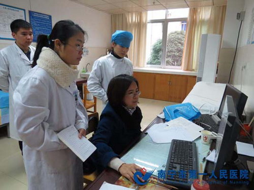 青秀区疾控中心检查小组到埌东分院南湖社区卫生服务中心进行年终工作检查考核