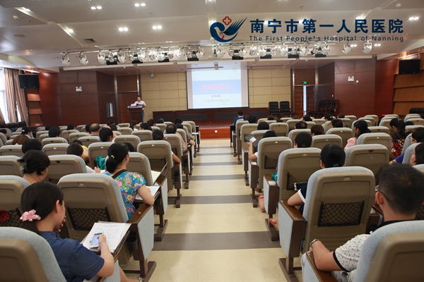 以培养名师为先导，打造医院教学强队