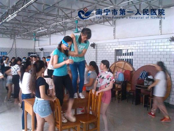 护理部开展2015年新护士岗前培训