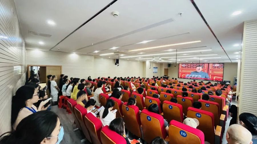 观阅兵砺初心 强信念担使命——南宁市第一人民医院职工党校培训课堂凝聚奋进力量