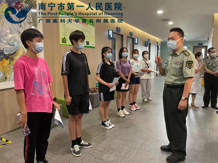 飒！红装换武装 市一来护航