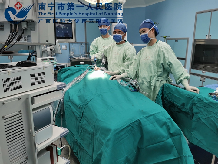 切口一厘米 出血两毫升 市一青秀分院完成首例腹腔镜下阑尾切除术