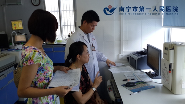 我院检验专家到马山县进行检查指导