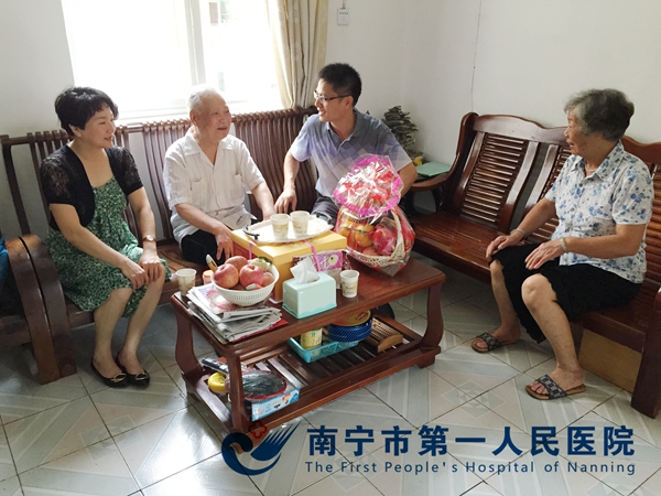 我院慰问83岁高龄的离休干部