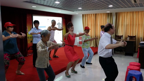 专家把“科学养生”带进社区