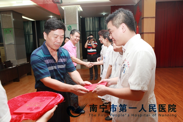 我院举行“永远跟党走”道德讲堂暨优秀党员、党务工作者表彰活动