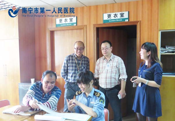 南宁市卫计委到我院埌东分院开展打击“二非”活动督查工作