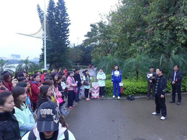 我院举行庆“三八”健步走活动