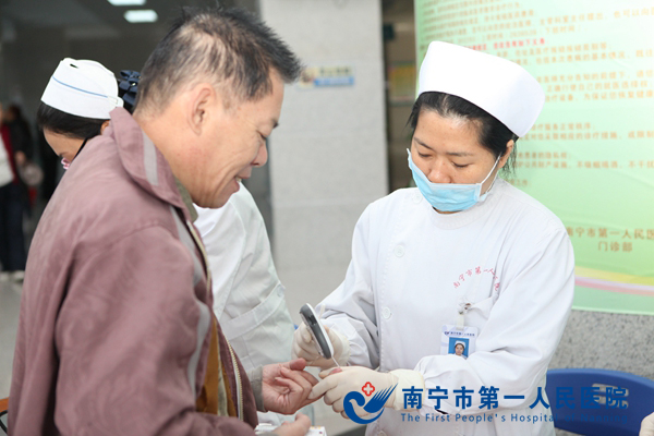 南宁市第一人民医院开展世界糖尿病日义诊活动