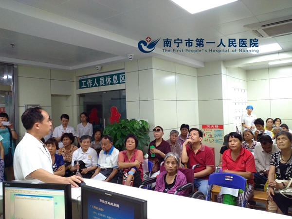 血液净化室举办“肾性贫血的危害与治疗”的讲座