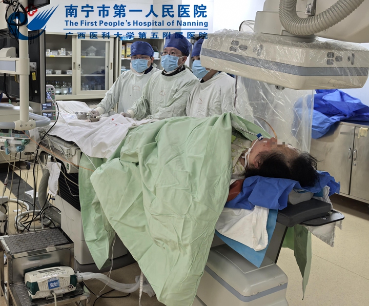 南宁市第一人民医院卒中机械取栓手术时间刷出市一新速度 ——神经内科二区成功救治1名昏迷患者