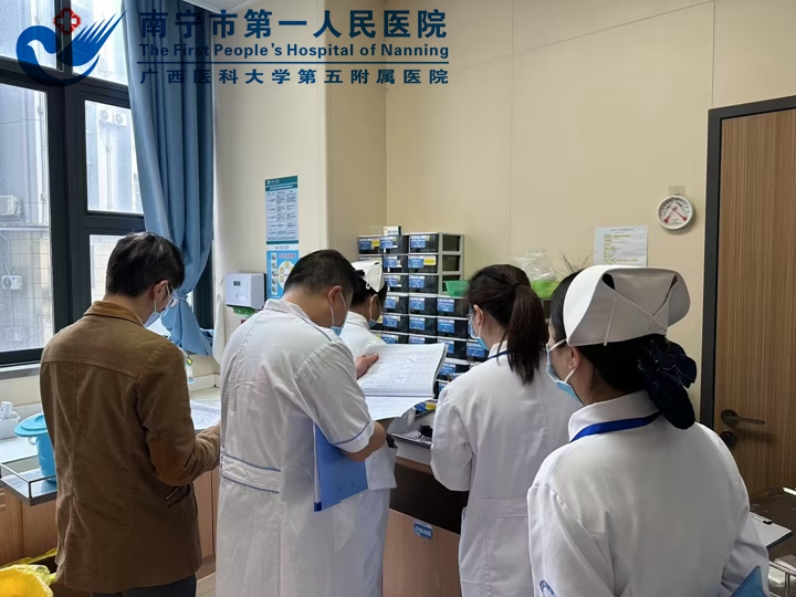 南宁市第一人民医院开展 2025年第一季度毒麻药等药品管理联合督查