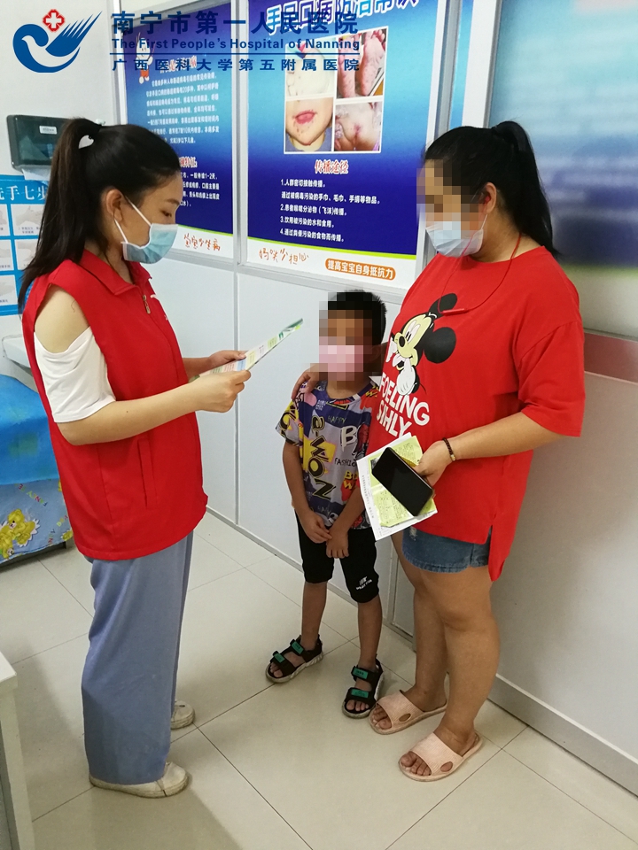 儿科门诊：提高防护意识 强化手足口病健康教育