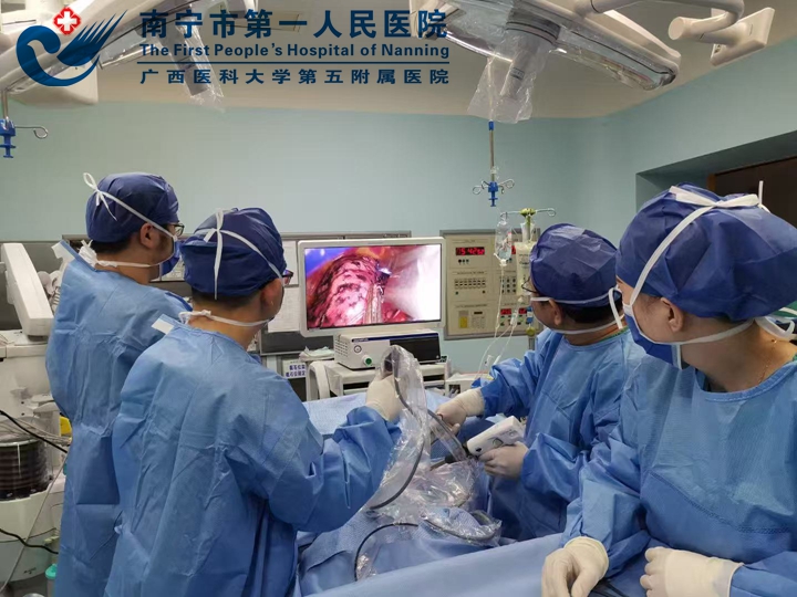 邕携手送健康 顶尖技术惠民生——上海中山医院冯明祥教授赴南宁市第一人民医院开展高难度胸外科手术