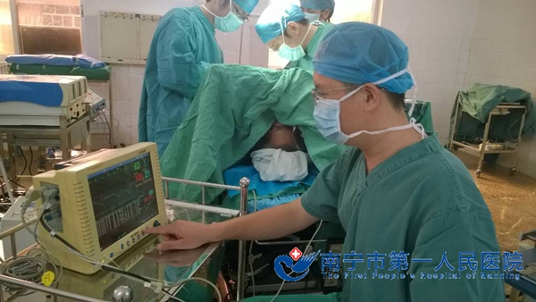 以精湛技术为对口支援医院高龄患者手术保驾护航