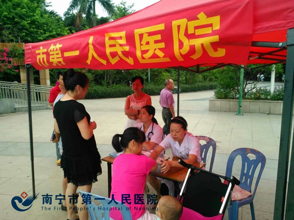 中医科走进社区开展义诊宣传活动