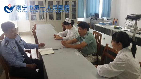 警医协作巡查 维护医院安全