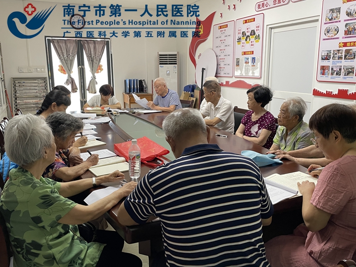 学党史 感党恩：离退休党支部组织党史教育专题党课和党史观影活动