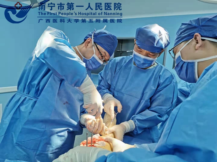 医者仁心：风雨交加的黑夜 灯火通明的守护 ——记南宁市第一人民医院青秀分院成功救回一名车祸昏迷患者