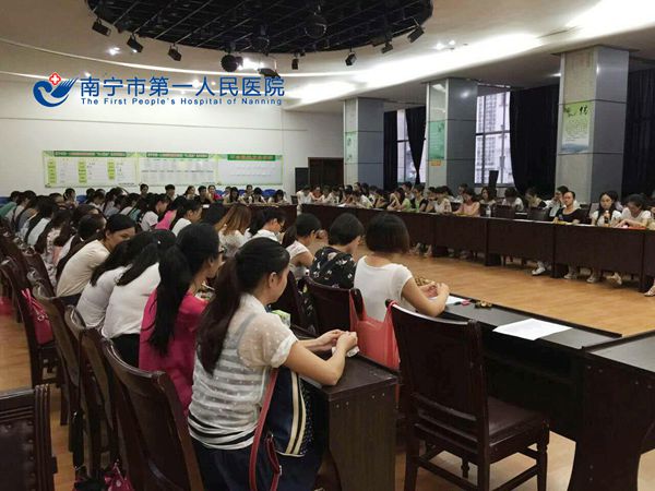 护理部组织召开新护士座谈会