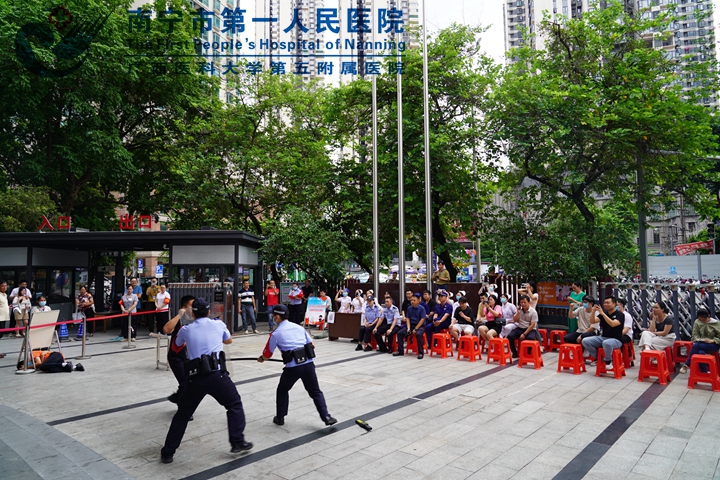我院开展2025年上半年反恐防暴暨消防应急疏散综合演练