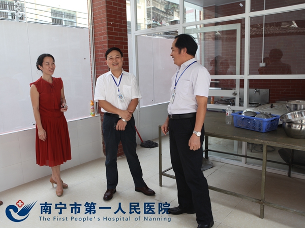  捐资助校 共庆中国教师节