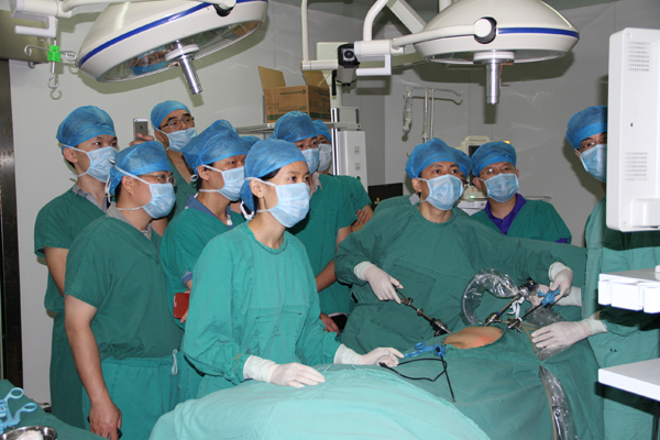  我院胃肠外科成功主办广西腹腔镜疝修补学习班