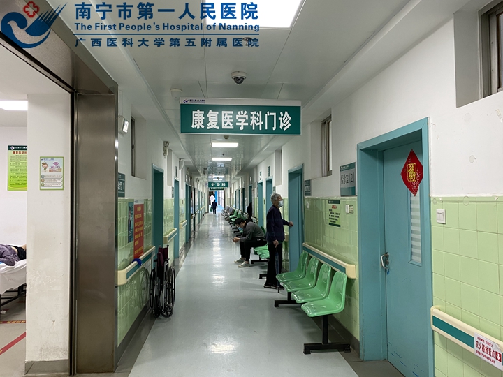 医生提醒：挑战“漫画腰” 别盲目跟风