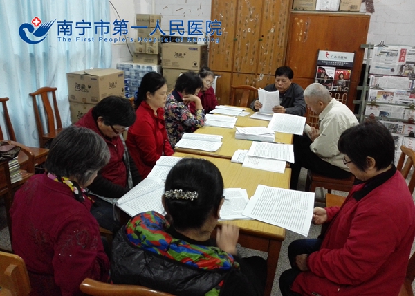 离退休党支部召开党的十八届五中全会精神学习会