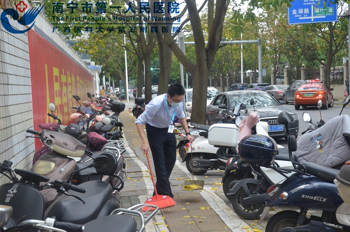 以行动助推创建全国文明城市工作 ——埌东医院开展院内大扫除