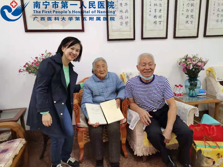 离退休党支部：开展“送学上门” 关爱离退休老党员生活