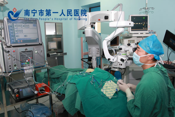 微创玻璃体切割术让眼疾患者重见光明