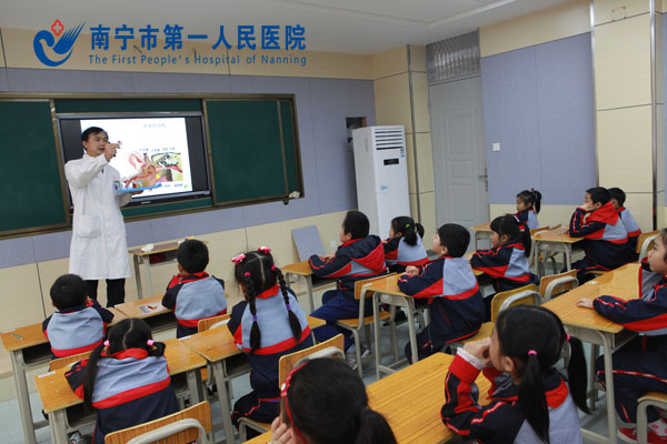 我院“健康讲堂”走进红星小学