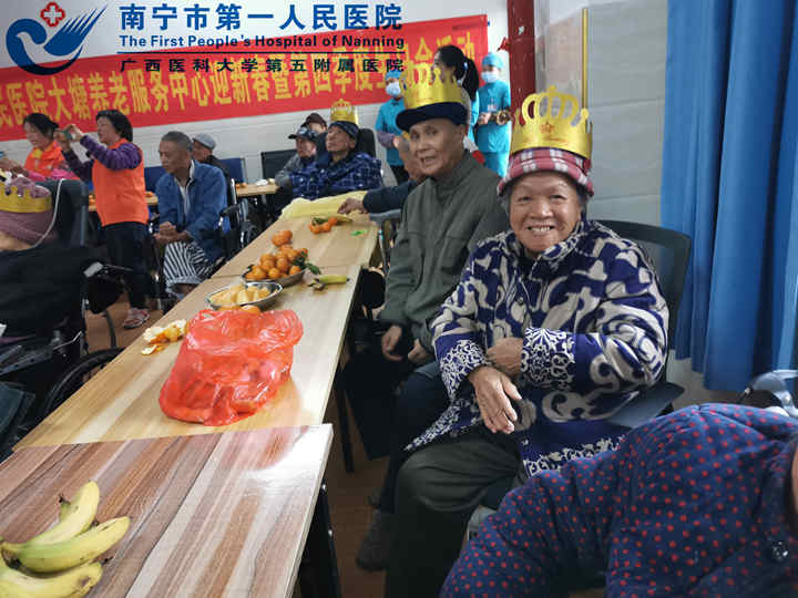 “齐心共祝同欢乐” 大塘养老服务中心举行迎新春暨第四季度生日会