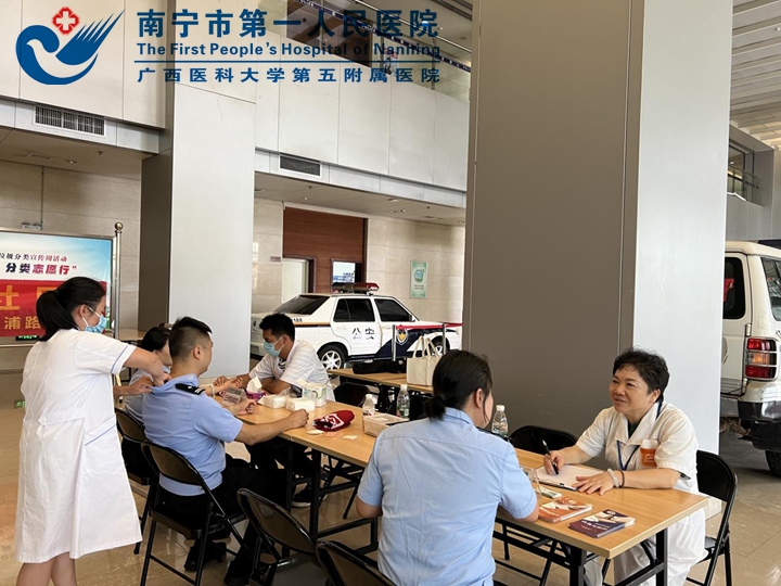 健康义诊进警营 暖警惠警有“医”靠