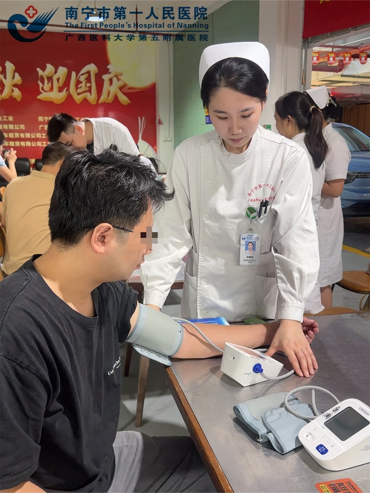 关爱网约车司机 “健康快车”展实力