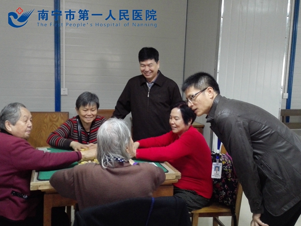 医院举行庆“三八”离退休女职工麻将比赛