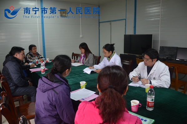 南宁市卫计委专家组到埌东分院检查2015年妇幼健康服务项目工作