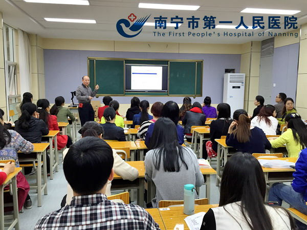 我院专家到红星小学开展教师健康知识讲座