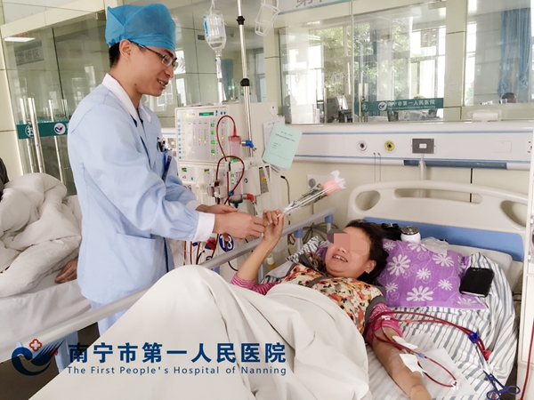 一支玫瑰，现医患关怀温情